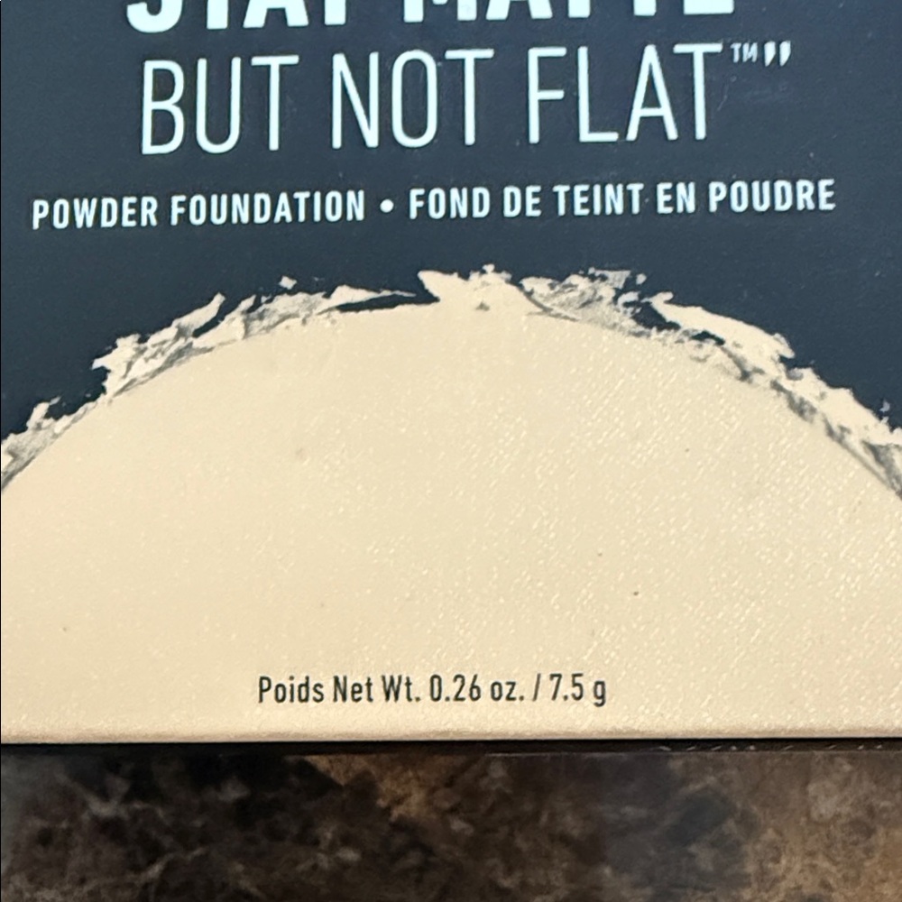 NYX Professional Makeup Stay Matte Powder Foundation - Black and Cream - Picture 5 of 5